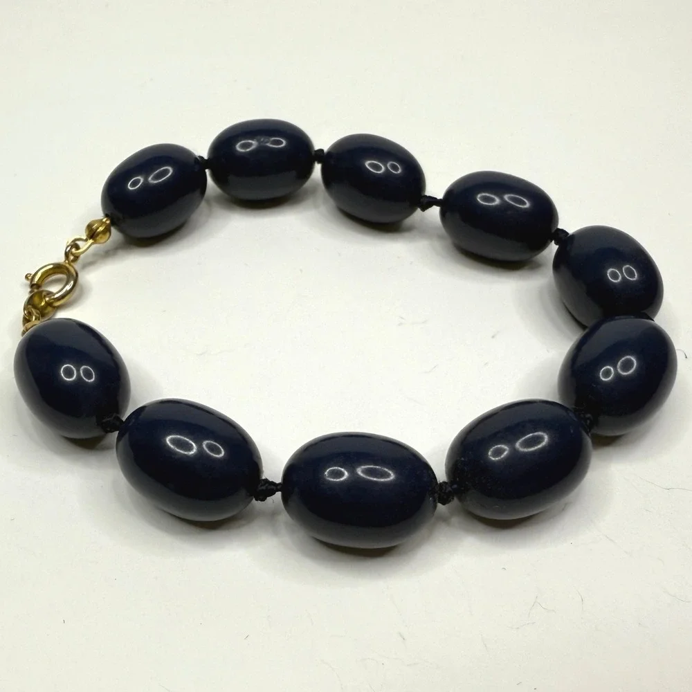 Vintage Trifari Acrylic Blue Bead Bracelet Designer Fashion Costume Jewelry 6.5